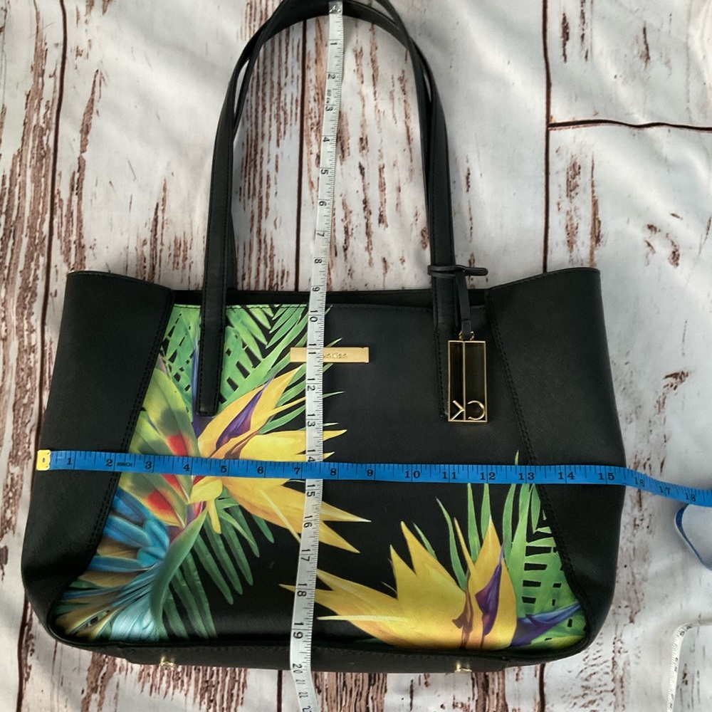 CALVIN KLEIN MARISA‎ SAFFIANO LEATHER SHOULDER BAG - Picture 5 of 7